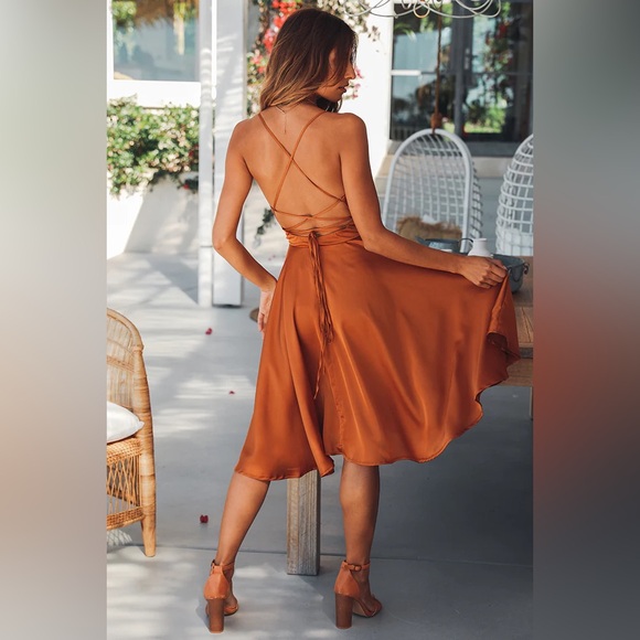 Hello Molly Keep on walking midi dress in Tan. Sold out online. - Picture 5 of 6